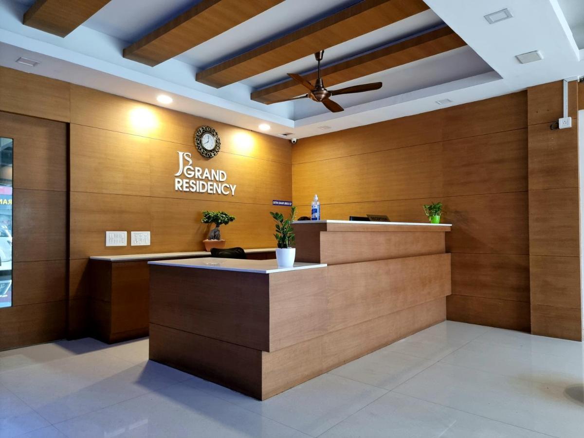 Js Grand Residency Hotel Палакад Екстериор снимка