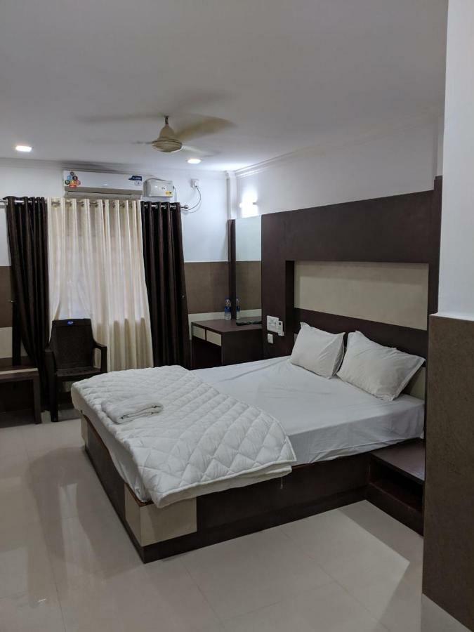 Js Grand Residency Hotel Палакад Екстериор снимка